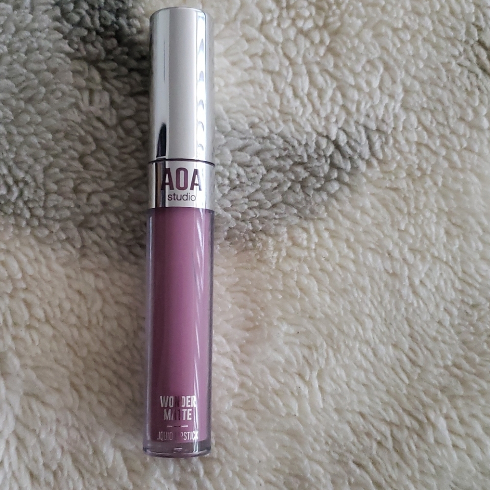 AOA studio Wonder Matte Lipstick